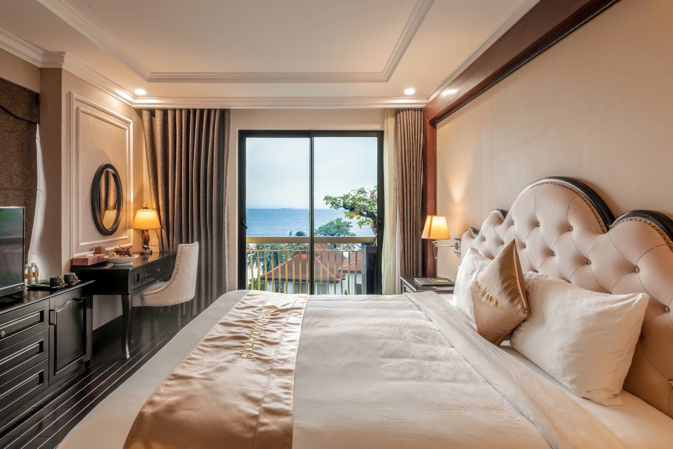 Khách sạn 3 sao view biển - MIRA Boutique Hotel